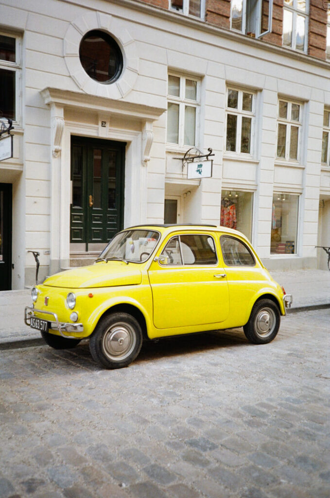 voiture jaune