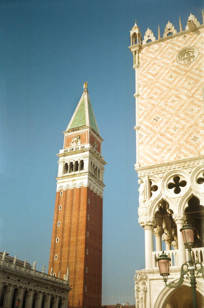 le campanile de la place saint marc de venise
