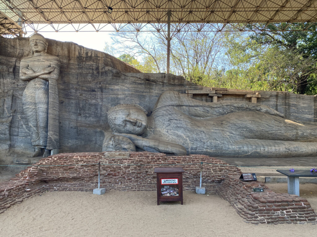 polonnaruwa boudha couche