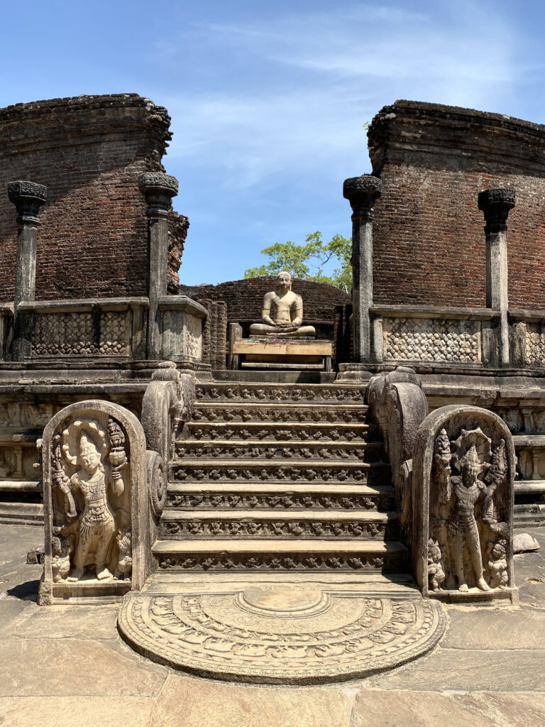 polonnaruwa pierre lune