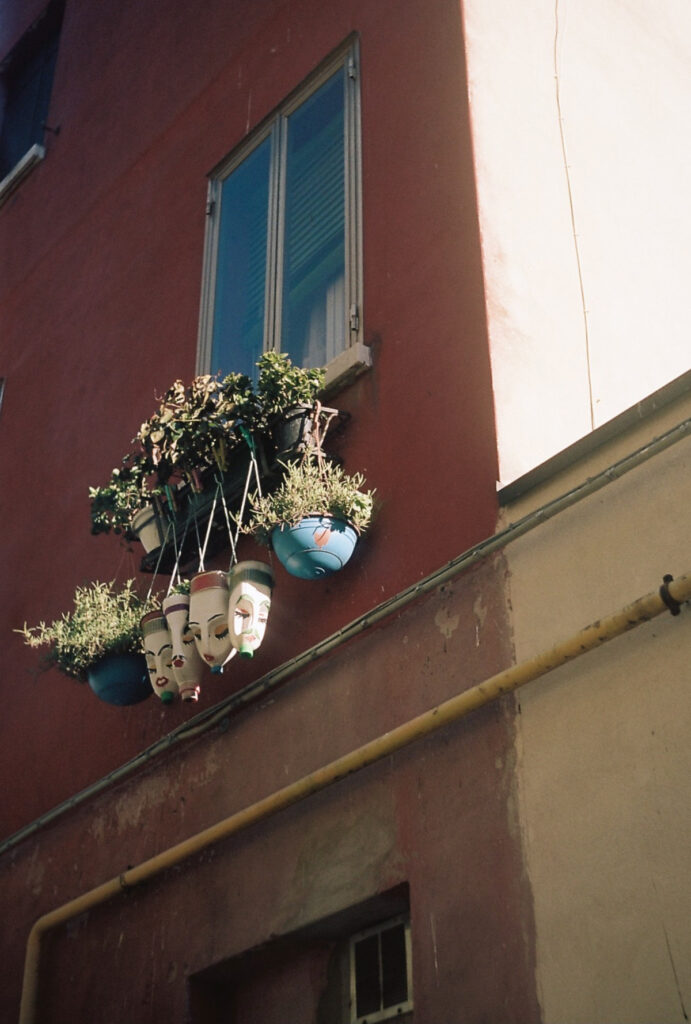 vases suspendus dans les rues de murano