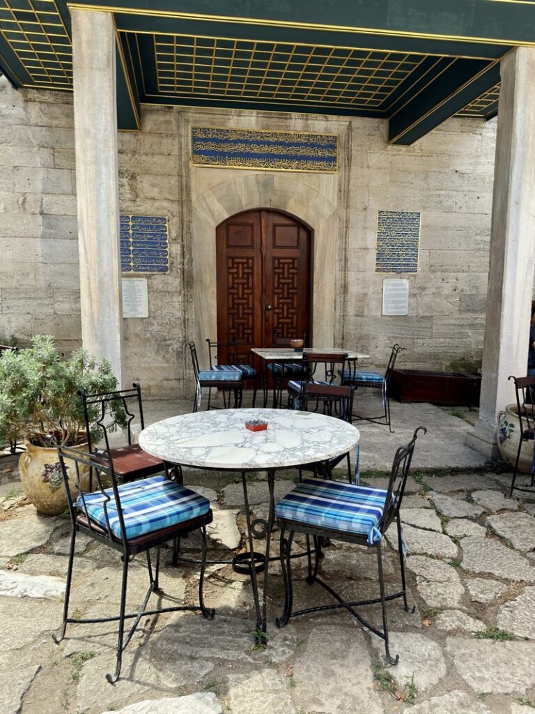 istanbul cafe table