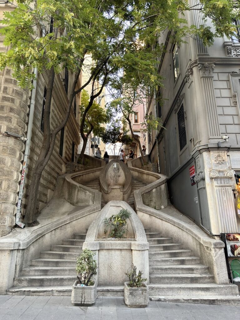 istanbul escalier camondo