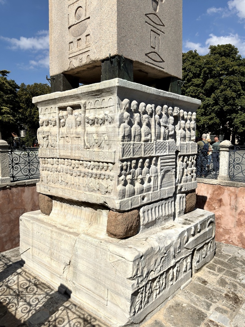 istanbul obelisque socle