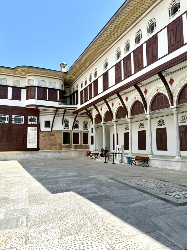 istanbul topkapi harem cour