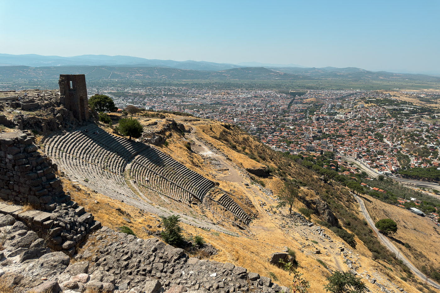 Site antique Pergame théâtre vue sur la ville